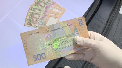 У Рівному на хабарі затримали посадовицю НААН України