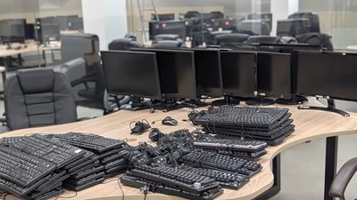 У Луцьку поліція викрила шахрайський кол-центр із щомісячним доходом понад 500 тисяч доларів У Луцьку поліція викрила шахрайський кол-центр із щомісячним доходом понад 500 тисяч доларів