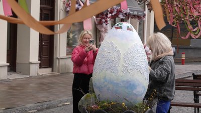 Писанка на вулиці Кобилянської