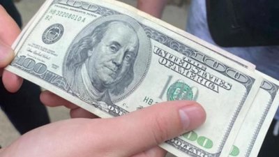 Чоловік в Полтаві пропонував 5 тисяч доларів військовим ТЦК, щоб його відпустили