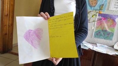Листівки до Дня матері військовим-матерям відправили на схід тернопільські школярі Листівки до Дня матері військовим-матерям відправили на схід тернопільські школярі