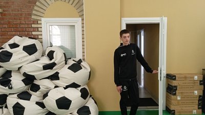 У Тернополі діти грають у футбол і отримують допомогу психолога У Тернополі діти грають у футбол і отримують допомогу психолога