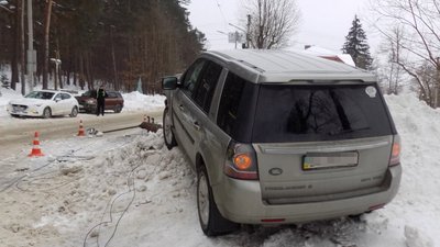 Без світла три вулиці: на Львівщині водій повалив електроопору Без світла три вулиці: на Львівщині водій повалив електроопору