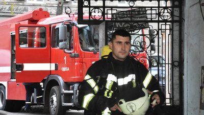 Пожежа в Одесі: рятувальники евакуювали 10 людей Пожежа в Одесі: рятувальники евакуювали 10 людей