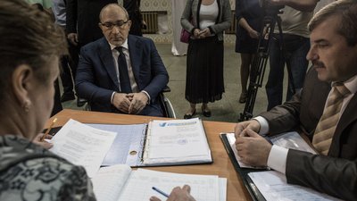 Депутат, секретар, мер. Шлях Геннадія Кернеса Депутат, секретар, мер. Шлях Геннадія Кернеса