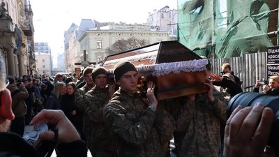 У Львові попрощалися із офіцерами, які загинули під час авіаудару по Яворівському полігону У Львові попрощалися із офіцерами, які загинули під час авіаудару по Яворівському полігону