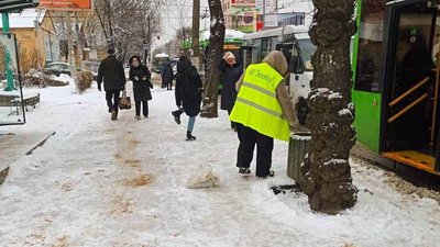 Снігопад, прибирання, техніка, піщано-сольова суміш, дороги, тротуари, розчищення Снігопад, прибирання, техніка, піщано-сольова суміш, дороги, тротуари, розчищення