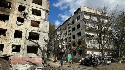 Наслідки російського обстрілу в Олександрівці.