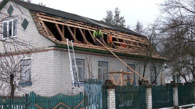 Утеплюють фасади, встановлюють вікна та ремонтують дах: у Ягідному на Чернігівщині розпочали капітальний ремонт будинків Утеплюють фасади, встановлюють вікна та ремонтують дах: у Ягідному на Чернігівщині розпочали капітальний ремонт будинків