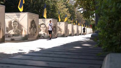 У Хмельницькому на Алеї Героїв реставрували куби У Хмельницькому на Алеї Героїв реставрували куби
