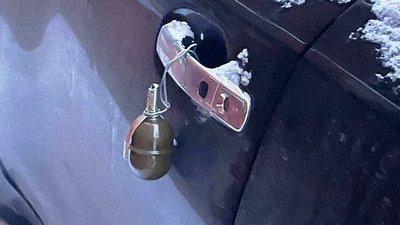У Рівному до машини прив'язали гранату, людей евакуювали У Рівному до машини прив'язали гранату, людей евакуювали
