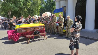 "Справжній чоловік": у Полтаві попрощалися із загиблим майором Ігорем Новіковим