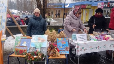 В Малині на Житомирщині волонтери організували дводенний ярмарок – збирають кошти на ЗСУ В Малині на Житомирщині волонтери організували дводенний ярмарок – збирають кошти на ЗСУ