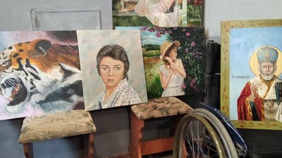 На Житомирщині художник з інвалідністю пише картини, щоб зібрати гроші на реабілітацію На Житомирщині художник з інвалідністю пише картини, щоб зібрати гроші на реабілітацію