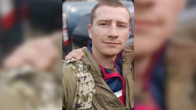 На Чернігівщині в останню путь провели трьох військових, які загинули під час виконання бойових завдань На Чернігівщині в останню путь провели трьох військових, які загинули під час виконання бойових завдань