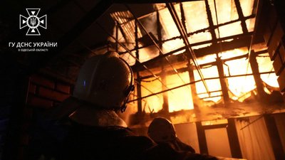 На Одещині горіли два приватних будинки: двох людей з опіками ушпиталили На Одещині горіли два приватних будинки: двох людей з опіками ушпиталили