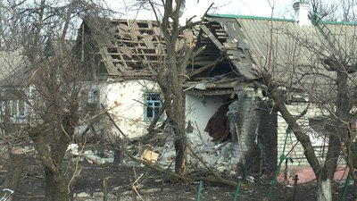 обстріл зруйнований будинок армія РФ РСЗВ "Урагани" селище Цукурине Донецька область обстріл зруйнований будинок армія РФ РСЗВ "Урагани" селище Цукурине Донецька область