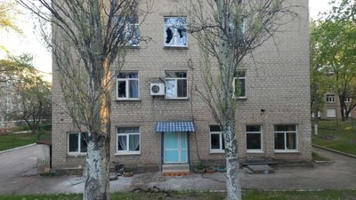 Окупанти обстріляли Мар'їнську лікарню, де лікуються хворі на COVID-19