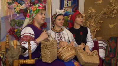Це третя фотосесія в рамках проєкту "Краса української хустки". Це третя фотосесія в рамках проєкту "Краса української хустки".
