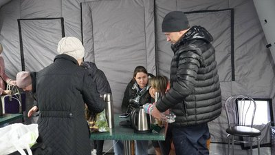 Жителі Славутича отримують допомогу у "пунктах незламності" після атаки РФ