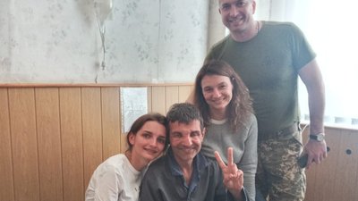 Зустріч Михайла Діанова з рідними після повернення з полону Зустріч Михайла Діанова з рідними після повернення з полону