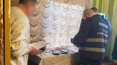 Заробляли майже 1 млн грн щомісяця: на Чернігівщині затримали 6 людей, яких підозрюють у наркоторгівлі
