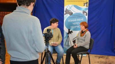 "Пізнай мене через творчість": у херсонській бібліотеці триває реалізація інклюзивного проєкту "Пізнай мене через творчість": у херсонській бібліотеці триває реалізація інклюзивного проєкту