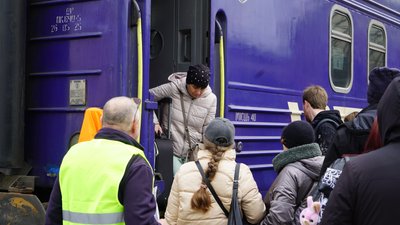 Пасажири на Центральному вокзалі Харкова
