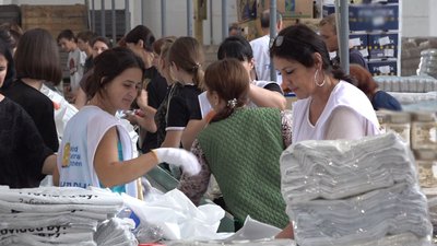 У ГУМАНІТАРНОМУ ХАБІ ФОРМУЮТЬ НАБОРИ ДЛЯ ПЕРЕСЕЛЕНЦІВ У ГУМАНІТАРНОМУ ХАБІ ФОРМУЮТЬ НАБОРИ ДЛЯ ПЕРЕСЕЛЕНЦІВ