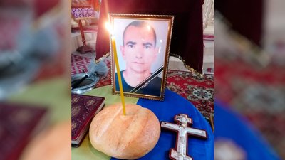 На Чернігівщині попрощалися з трьома бійцями, які загинули під час бойових дій на Донеччині та Луганщині На Чернігівщині попрощалися з трьома бійцями, які загинули під час бойових дій на Донеччині та Луганщині