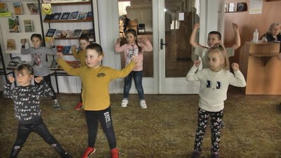 Казкотерапія, гімнастика і йога для дітей: у луцькій бібліотеці – заняття з психологічної підтримки Казкотерапія, гімнастика і йога для дітей: у луцькій бібліотеці – заняття з психологічної підтримки