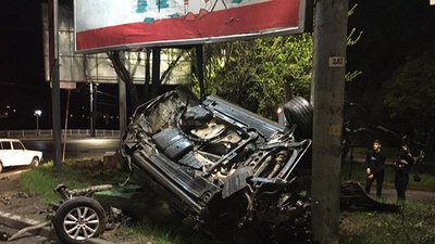 У Тернополі вночі сталася аварія, в якій травмувався водій іномарки У Тернополі вночі сталася аварія, в якій травмувався водій іномарки