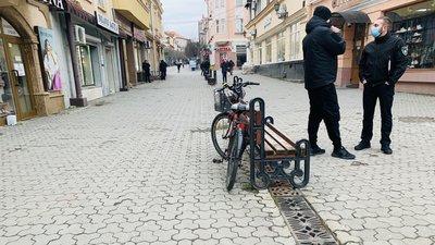 21 протокол виписали муніципали за відсутність погодження вивіски на закладах Ужгорода 21 протокол виписали муніципали за відсутність погодження вивіски на закладах Ужгорода