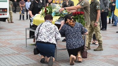 У Рівному попрощалися із військовим Павлом Мельничуком У Рівному попрощалися із військовим Павлом Мельничуком
