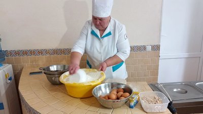 Паски для захисників: учні сумського ліцею "Prosperitas" приготували та передали на фронт великодню випічку Паски для захисників: учні сумського ліцею "Prosperitas" приготували та передали на фронт великодню випічку
