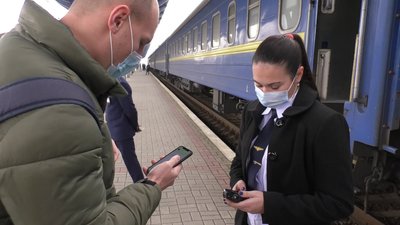 24 рейдові групи перевіряють наявність COVID-сертифікатів на Закарпатті 24 рейдові групи перевіряють наявність COVID-сертифікатів на Закарпатті