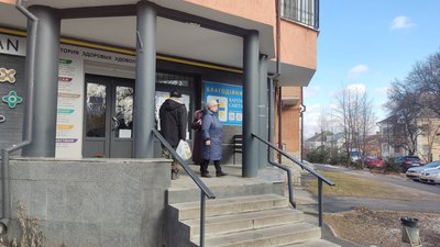 У Полтаві видали понад 300 продуктових наборів самотнім людям, яким більше 65 років У Полтаві видали понад 300 продуктових наборів самотнім людям, яким більше 65 років