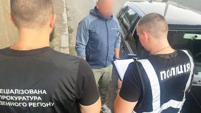 Вилучили десятки тисяч гривень та валюту: в поліції Миколаєва розповіли про деталі затримання херсонського військкома