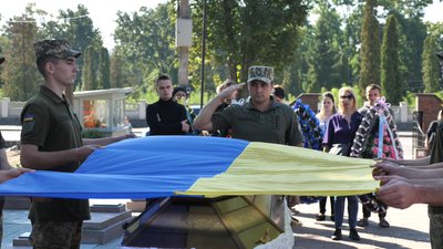 Церемонія прощання із воїном Романом Генвальдом Церемонія прощання із воїном Романом Генвальдом