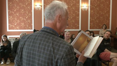"Повністю ще відійти не можу": художник з Херсона продає у Рівному картини, щоб підтримати ЗСУ "Повністю ще відійти не можу": художник з Херсона продає у Рівному картини, щоб підтримати ЗСУ