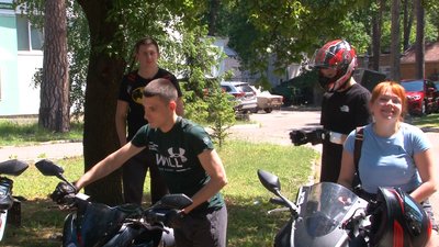 Позитивні емоції допомагають у лікуванні: у Черкасах пацієнтів онкодиспансеру катали на байках Позитивні емоції допомагають у лікуванні: у Черкасах пацієнтів онкодиспансеру катали на байках