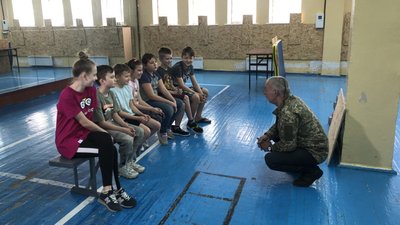 "Сховатися, аби вижити": в Одесі вчать дітей, як поводитися під час вибухів та де шукати безпечне сховище "Сховатися, аби вижити": в Одесі вчать дітей, як поводитися під час вибухів та де шукати безпечне сховище