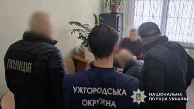 Продавали авто, які ввозили для військових: на Закарпатті підозрюють директора БО