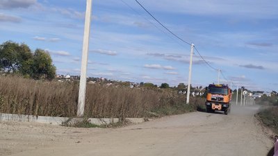 Біля Тернополя пошкоджена дорога: хто ремонтуватиме Біля Тернополя пошкоджена дорога: хто ремонтуватиме