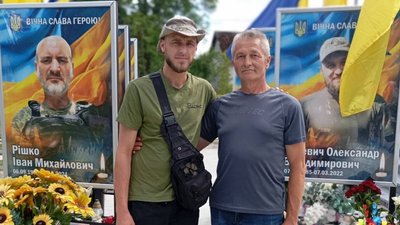 У пам'ять про полеглих захисників та захисниць у Хустському районі відкрили Алею Слави