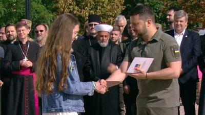 Двоє жителів Житомирщини отримали паспорти з рук Президента