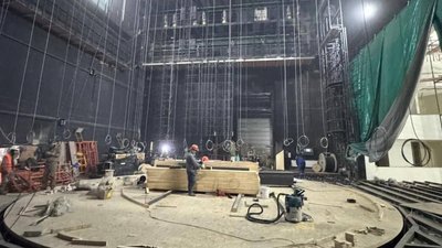 Драмтеатр у Маріуполі: окупанти завершують роботи усередині будівлі