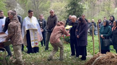 На Закарпатті попрощалися із полеглим захисником Петром Гудаком На Закарпатті попрощалися із полеглим захисником Петром Гудаком