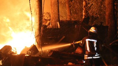 РФ вдарила ракетою по харківському ресторану: вогонь охопив понад 2 тис. кв. м РФ вдарила ракетою по харківському ресторану: вогонь охопив понад 2 тис. кв. м