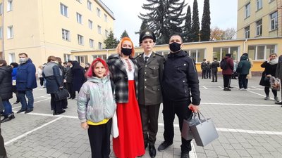Ліцеїст Даниїл Ягунов з родиною Ліцеїст Даниїл Ягунов з родиною